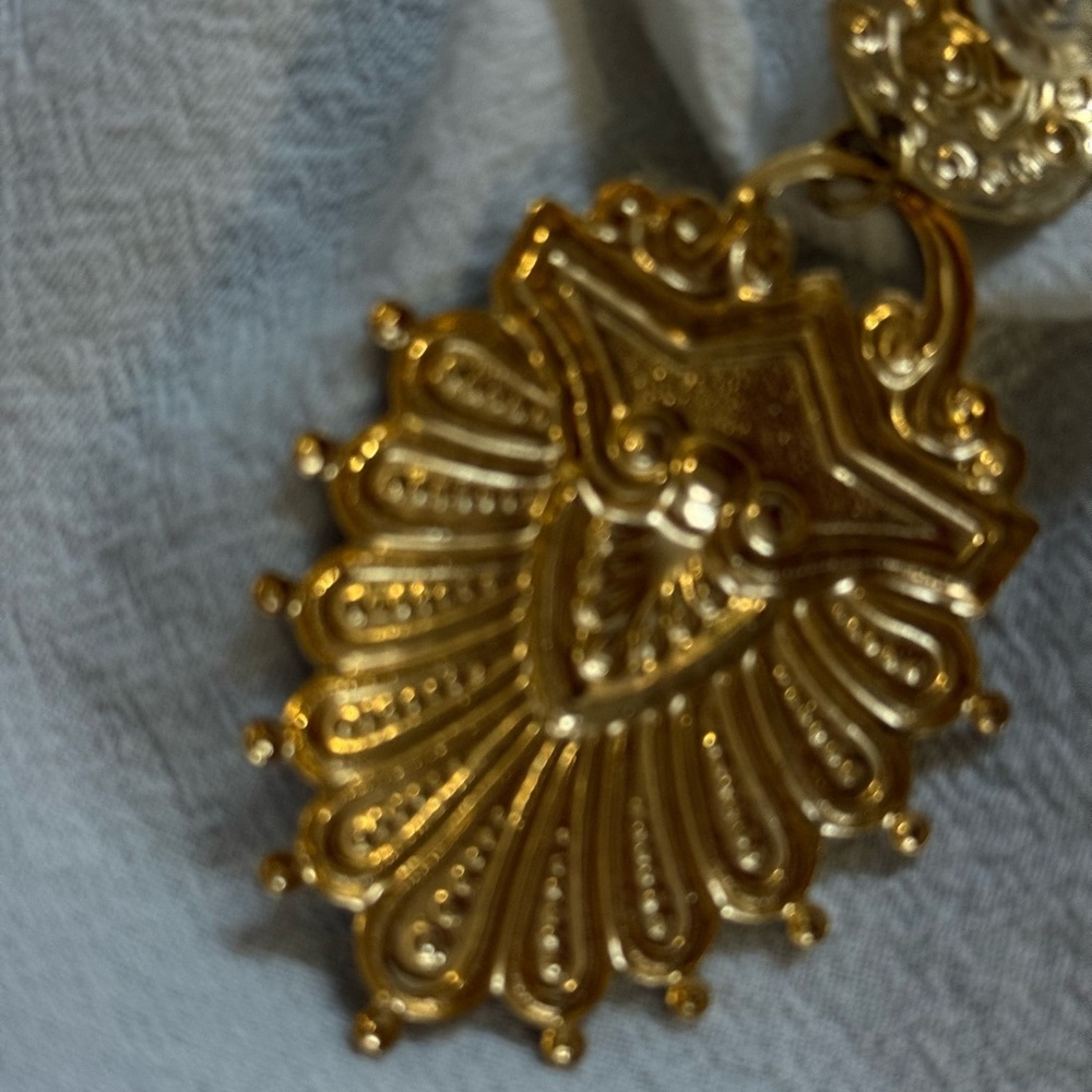 Vintage Gold Tone Ornate Fan Drop Earrings - Women Jewelry - Picture 3 of 4